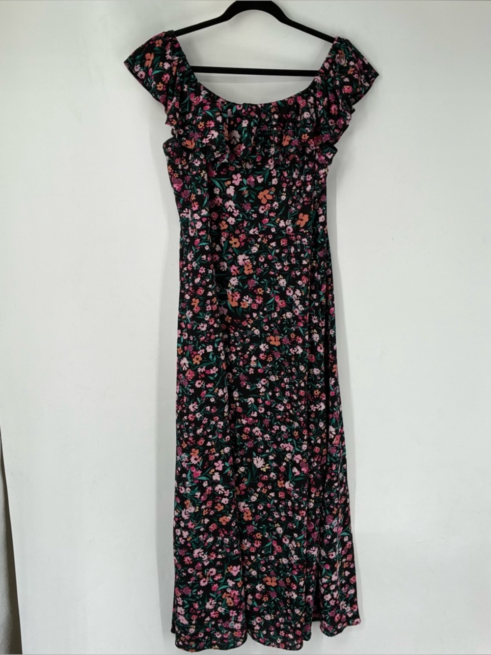 BCBG Paris Large Ditsy Floral Black Maxi Dress Summer Sun Beach Vaca Romantic